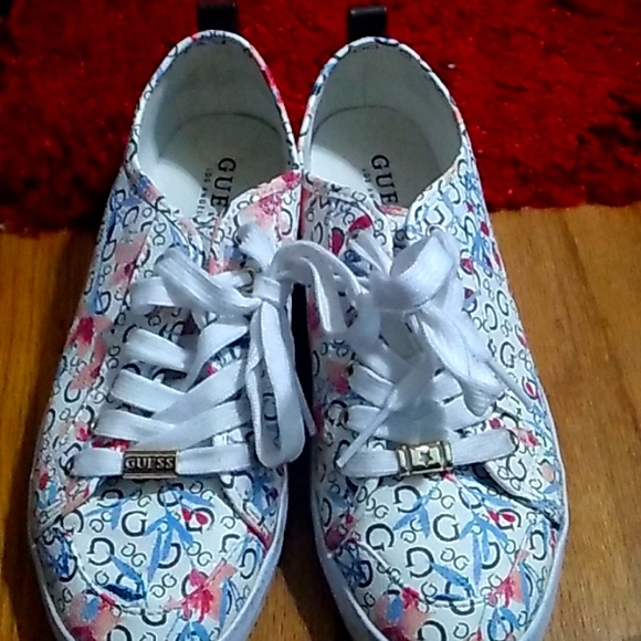 Woman's tennis - Picture 2 of 5